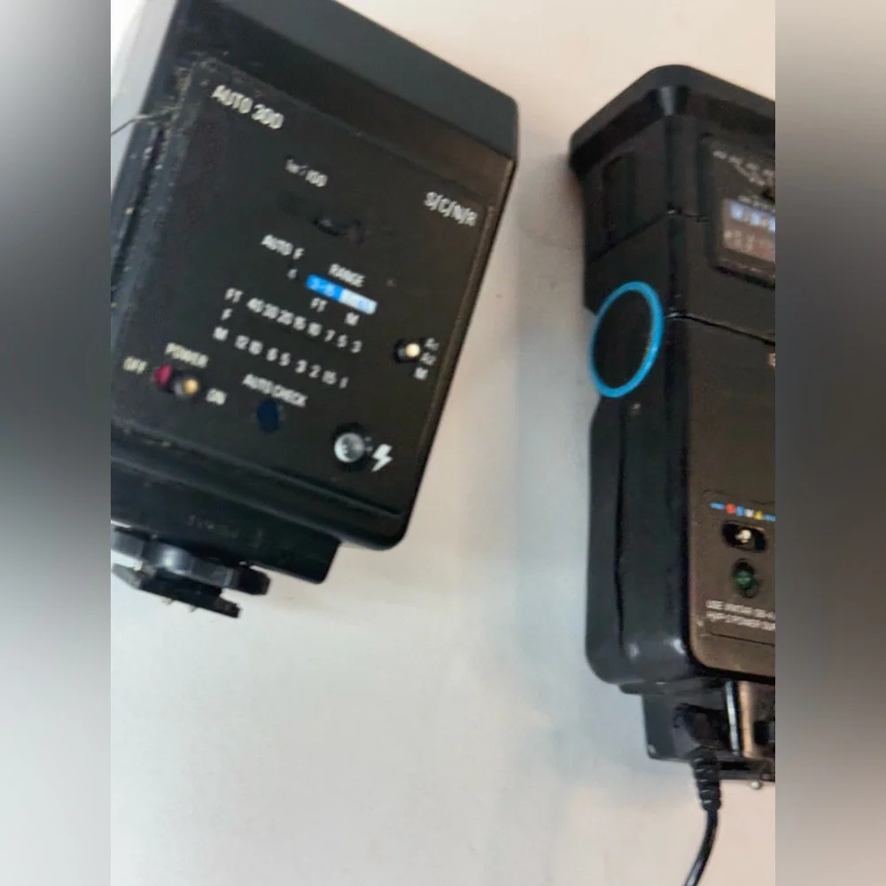 Vivitar 2500 Zoom Thyristor Flash & Auto 30D Dedicated Camera Flash Lot
